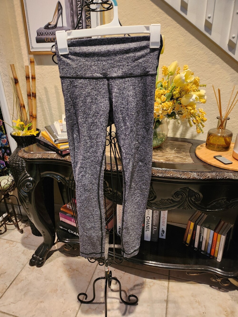 Lululemon high-rise heathered black and gray space-dye leggings size 4